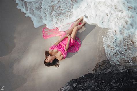 tetas al aire libre|2.825 Pechos De Mujer Playa Stock Photos, High.